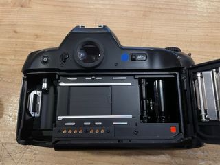 Cámara Nikon F90X averiada