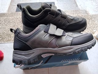 Zapatillas deportivas velcro marrones y grises