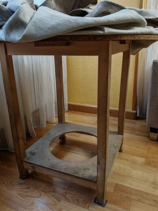 Mesa camilla redonda con cristal y faldilla