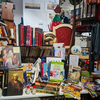 Estatueta Golfinho Marinheiro Azul