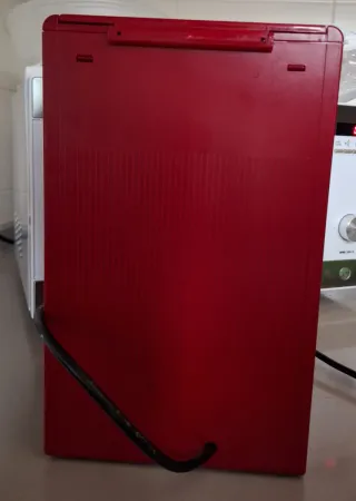 Cafetera Delonghi Roja