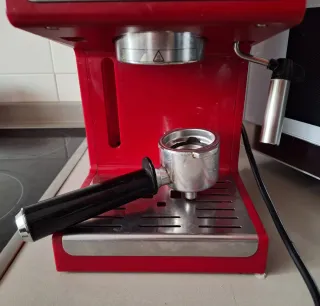 Cafetera Delonghi Roja