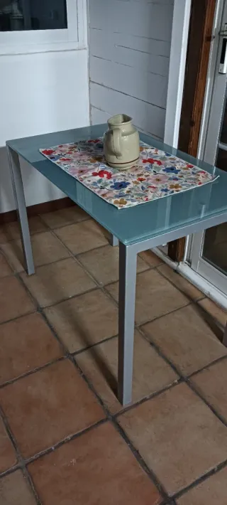 Tavolo da cucina in vetro e metallo estensibile