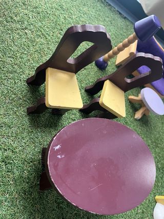 Muebles de madera para casa de muñecas