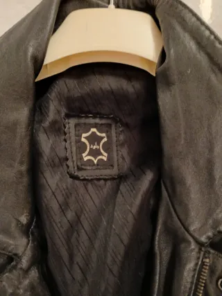 Giacca in pelle nera