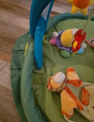 Manta de juegos para bebé con gimnasio