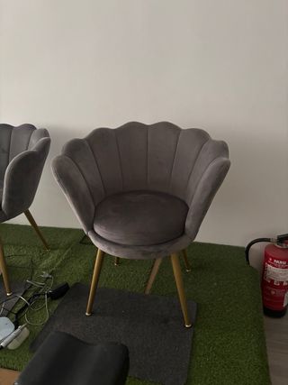 Sillas terciopelo gris patas doradas