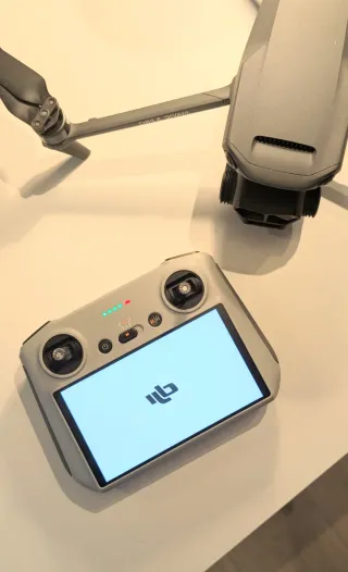 Dron DJI Mavic 3 Pro Gris