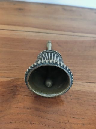 Antigua campana metálica