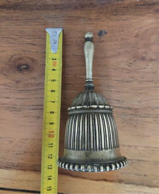 Antigua campana metálica