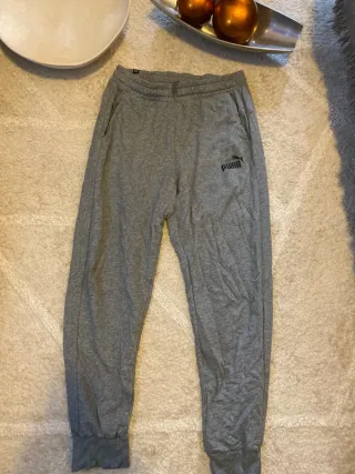 Pantalones deportivos Puma grises