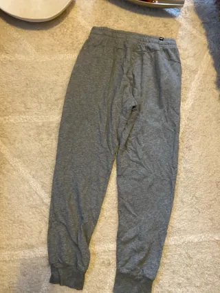 Pantalones deportivos Puma grises