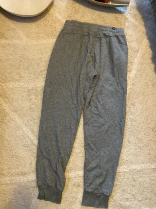 Pantalones deportivos Puma grises