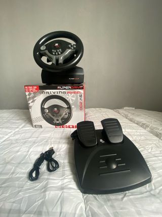 Volante Superdrive SV200 con pedales