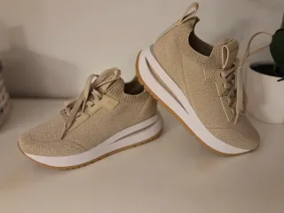 Zapatillas Guess  Doradas Brillante