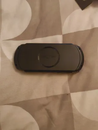 Sony PSP Street E1004 con caja y accesorios