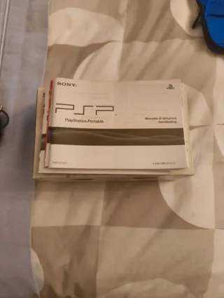 Sony PSP Street E1004 con caja y accesorios