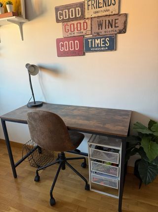 Escritorio y Silla Estilo Industrial