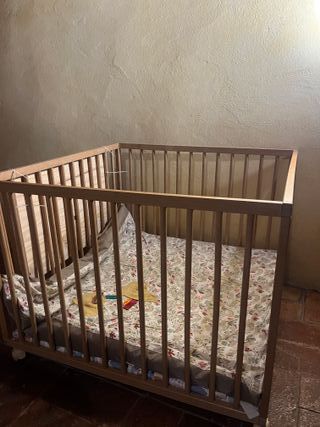 Parque de madera para bebé