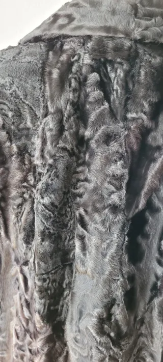 Abrigo de astracán tipo karakul negro