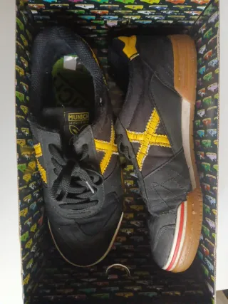 Zapatillas Munich Negras y Amarillas