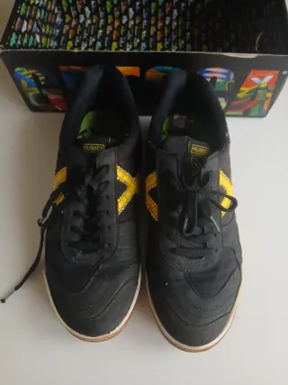 Zapatillas Munich Negras y Amarillas