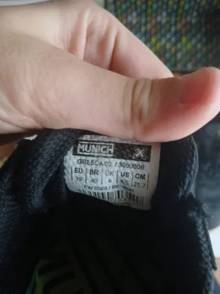 Zapatillas Munich Negras y Amarillas