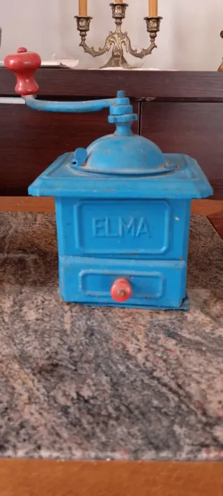 2 macinini da caffè in legno e metallo