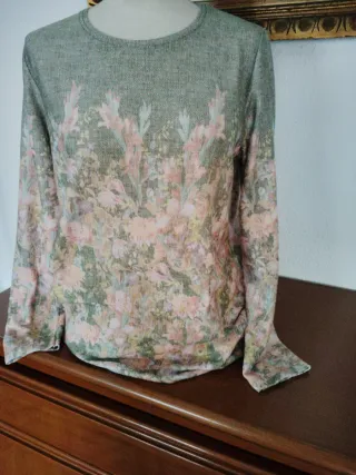Camiseta Pilar Prieto floral verde y rosa Talla L