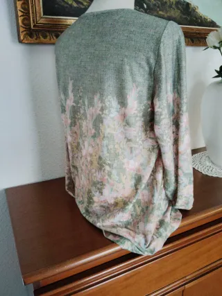 Camiseta Pilar Prieto floral verde y rosa Talla L