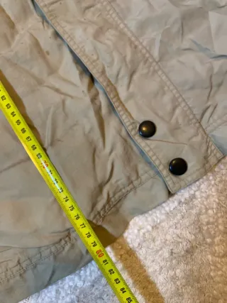 Chaqueta Trespass impermeable beige y negra