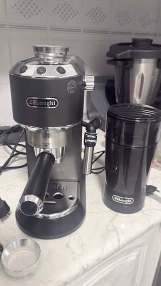Cafetera DeLonghi Dedica Expreso
