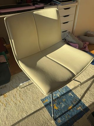 Silla giratoria blanca comedor/escritorio.