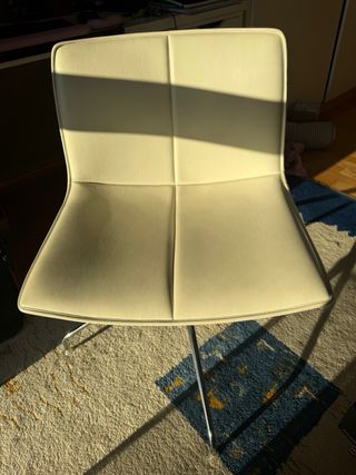 Silla giratoria blanca comedor/escritorio.