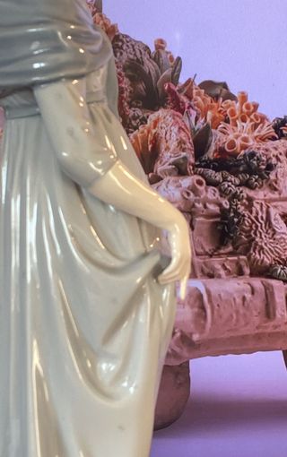 Figura Nao Lladró Mujer con Chal Azul