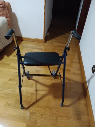 Rebajado Andador con asiento y ruedas