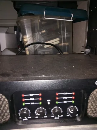 Altavoces y etapa 2500W 8 Ohms