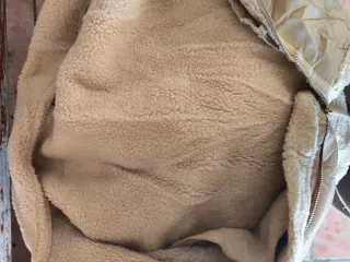 Chaleco beige con borreguito