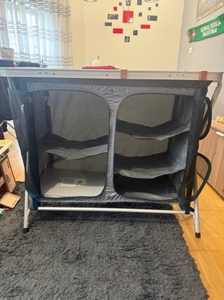 • Cocina/armario  • Armario hinchable • Taburetes