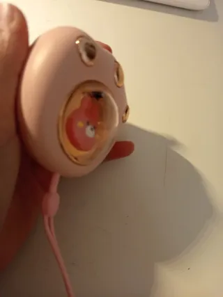 Calentador de manos rosa con diseño de patita