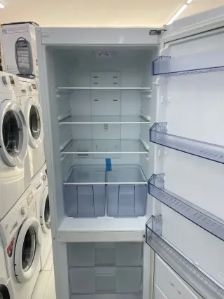 Nevera blanca UDACHI altura 1.85 con garantía