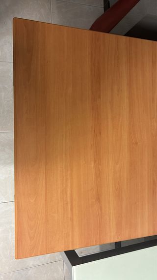 Escritorio madera y metal con bandeja