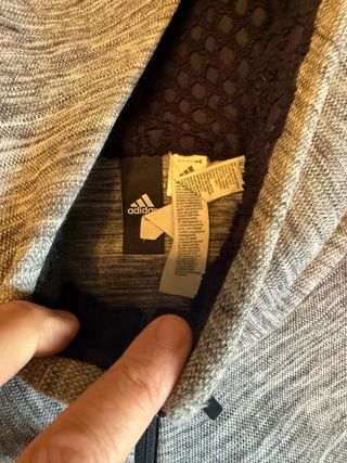 Chaqueta Adidas gris con capucha