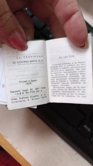 Curioso mini diccionario Mikrón vintage (Mayfe)