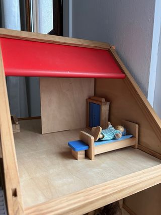 Casa de muñecas de madera