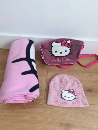 Lote Hello Kitty: Manta, Gorro y Neceser