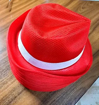 Sombrero Rojo con Banda Blanca de ala ancha