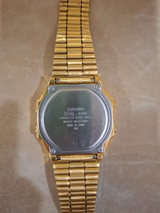 Reloj Casio A168 Dorado. Estilo retro y vintage.