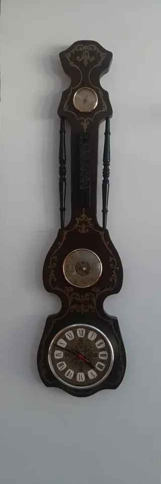 Estación Meteorológica antigua madera