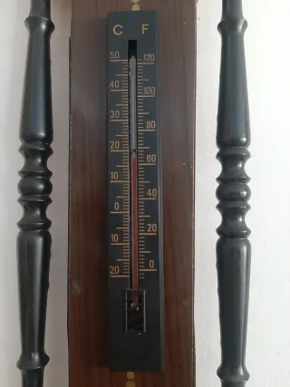 Estación Meteorológica antigua madera